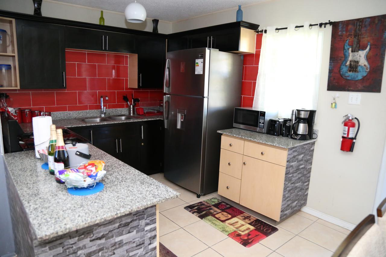 The Oasis I, Portmore Country Club Bagian luar foto