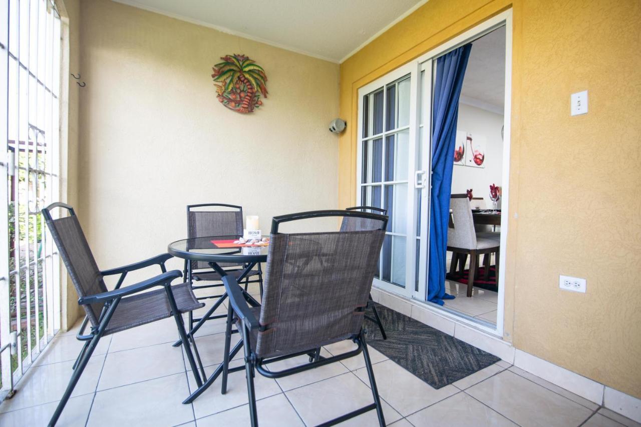 The Oasis I, Portmore Country Club Bagian luar foto