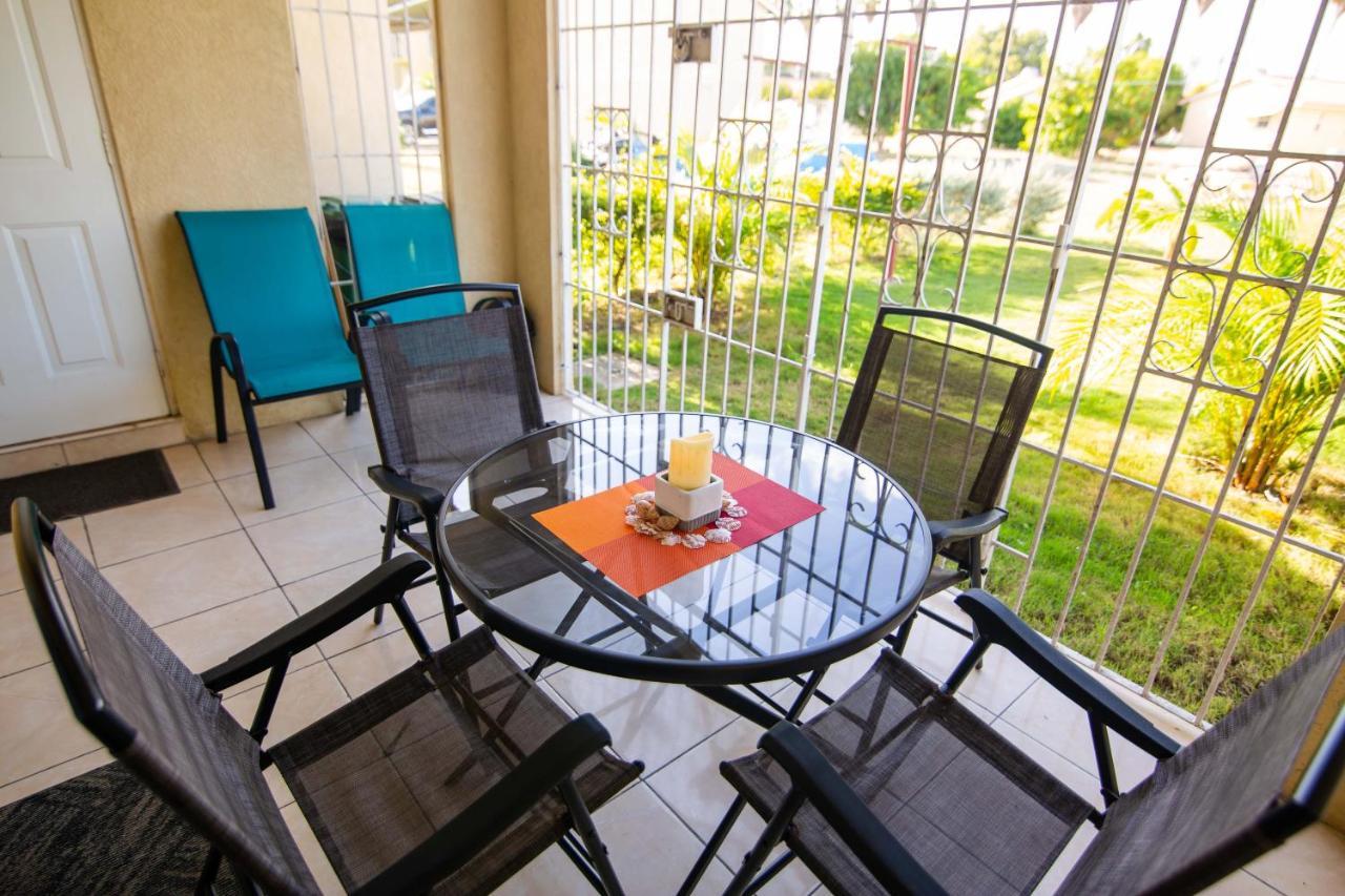 The Oasis I, Portmore Country Club Bagian luar foto